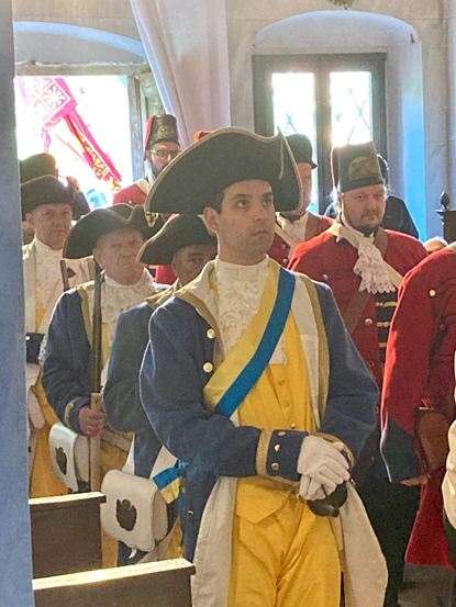 Militi storici in uniforme settecentesca durante la cerimonia in onore di San Marco a Villa Bertoldi, Pescantina (VR), organizzata dal Comitato per la celebrazione delle Pasque Veronesi.
